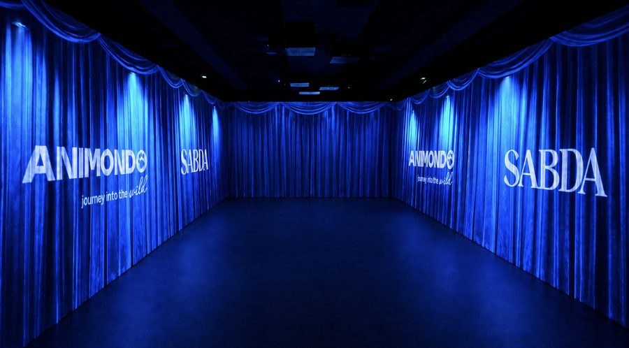 La sala 360° de SABDA en Barcelona con ANIMONDO: Viaje Salvaje proyectado en sus paredes